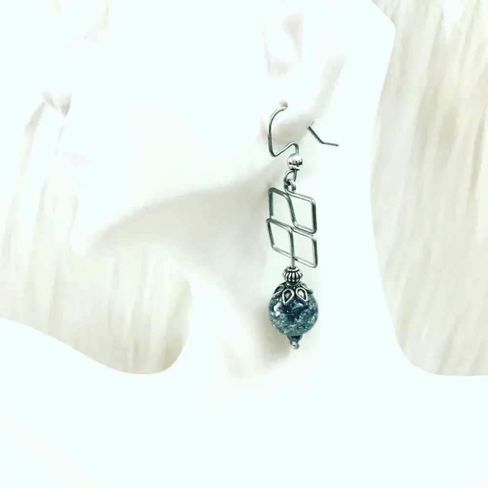 Cute dangle earrings  - Picture 2 of 3